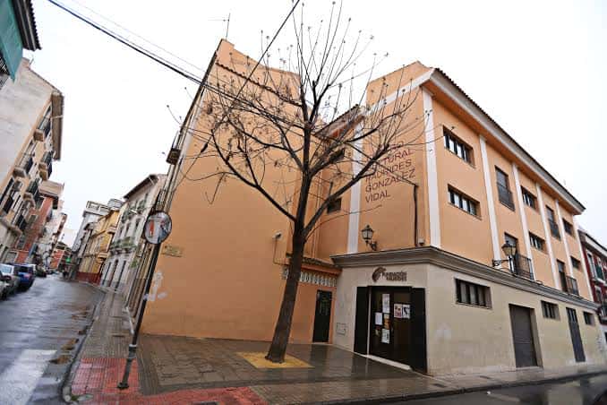 Vista general del edificio de la Fundación Paurides en la calle