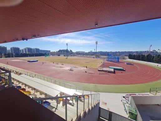 Vista general de la pista de atletismo y el campo de fútbol