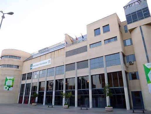 Fachada principal del Centro Cultural Villa de Móstoles y Teatro Villa de Móstoles