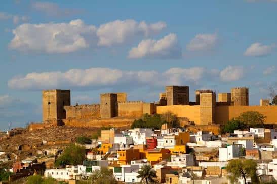 Vista panorámica del Castillo de Alcalá de Guadaíra sobre la ciudad