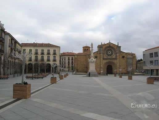 Vista general del Anfiteatro Felipe Bellver en Mislata durante el día, mostrando su espacio abierto y entorno urbano