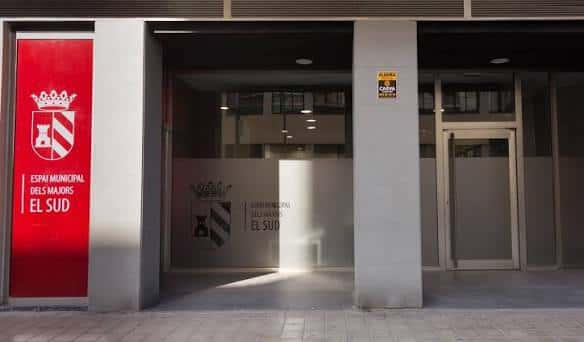 Fachada principal del Espai Municipal dels Majors El Sud en Mislata