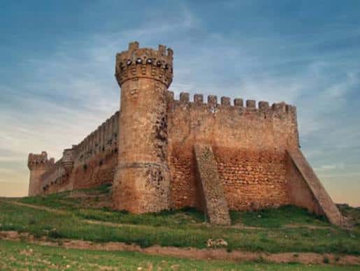 Detalle de la torre principal y murallas del Palacio de Gandul en Alcalá de Guadaíra