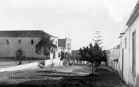 Vista histórica de la Calle Grande en Adeje, década de 1920, mostrando la arquitectura tradicional