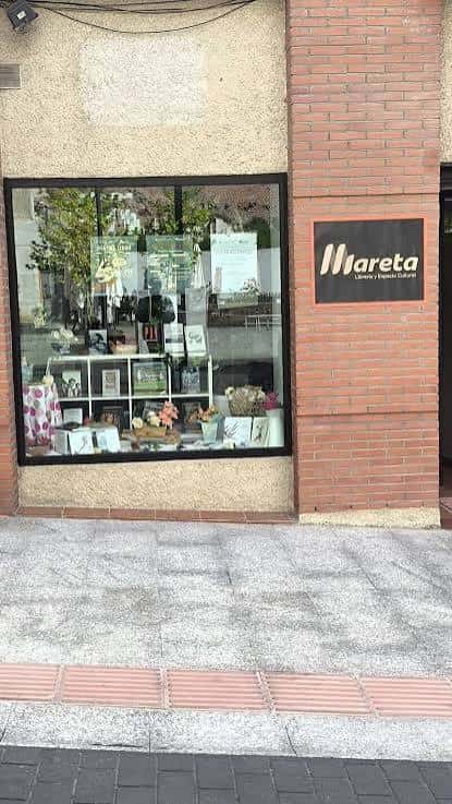 Vista exterior de la entrada de Mareta, librería y espacio cultural en Guadalajara