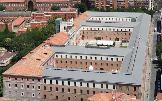 Vista aérea del complejo del Conde Duque mostrando su arquitectura histórica y patios interiores