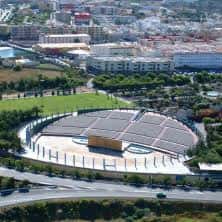Vista aérea del Auditorio Parque San Juan en Telde, mostrando su estructura circular y entorno urbano