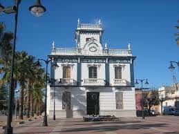 Fachada principal del edificio Les Cavallerisses