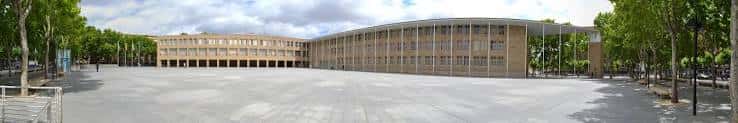 Vista panorámica de la Plaza del Ayuntamiento de Logroño con el edificio de Rafael Moneo
