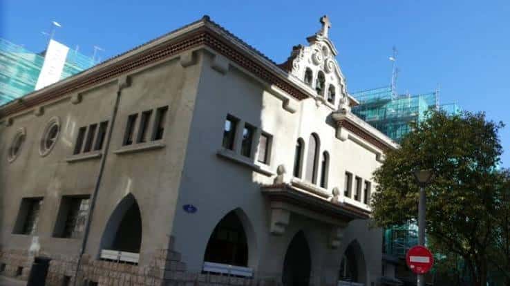 Fachada de la Iglesia de San Ignacio en el barrio de Loiola