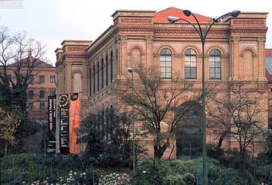 Fachada exterior del Museo Nacional de Ciencias Naturales en Madrid