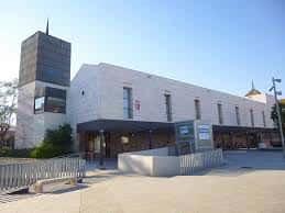 Vista exterior del Centro Municipal de Mayores Padre Vallet en Pozuelo de Alarcón