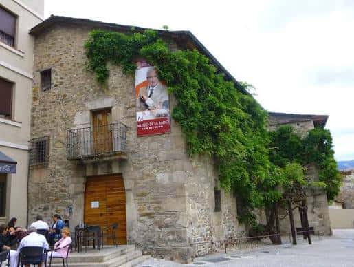 Fachada histórica del Museo de la Radio Luis del Olmo en Ponferrada