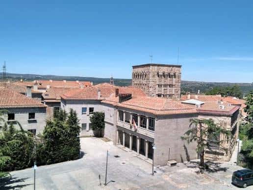 Vista aérea de la biblioteca integrada en el casco histórico de Ávila