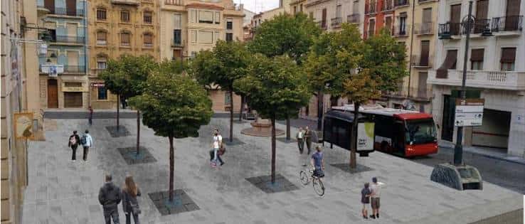Vista panorámica de la Plaza Ramón y Cajal con árboles y autobús