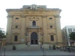 Fachada principal de la Iglesia de la Asunción en la Plaza de Andalucía