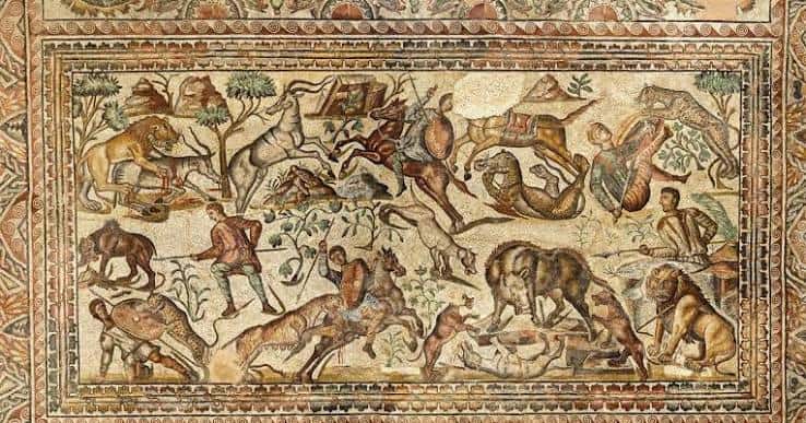 Mosaico de caza con escenas de animales y figuras humanas en la Villa Romana La Olmeda