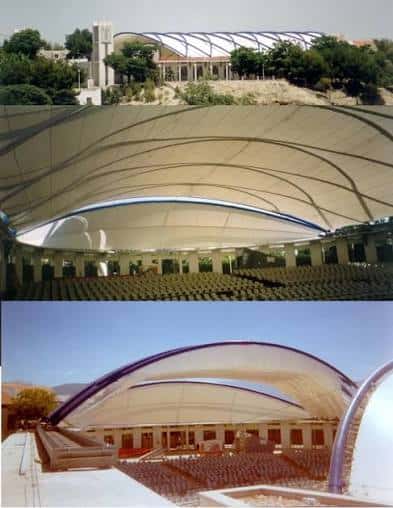 Vista exterior del Auditorio Municipal La Alameda con su característica cubierta curva y entorno natural