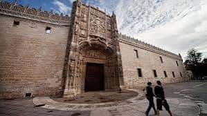 Fachada histórica de la Sala de Exposiciones de San Benito en Valladolid