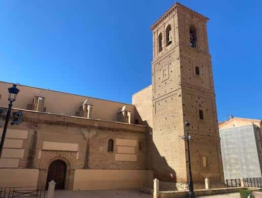 Vista exterior de la torre campanario de la Iglesia Mayor de la Encarnación en Motril