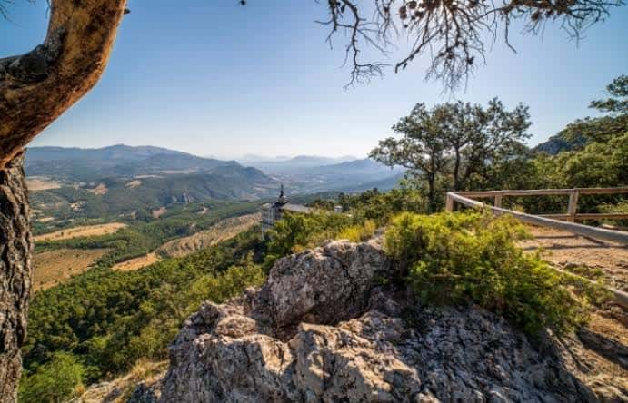 Vista panorámica desde un mirador en el Parque Natural del Carrascal de la Font Roja