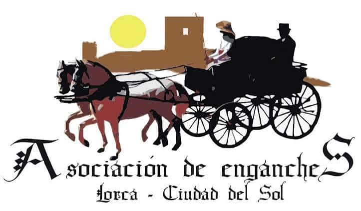 Logotipo de la Asociación de Enganches de Lorca con carruaje y caballos