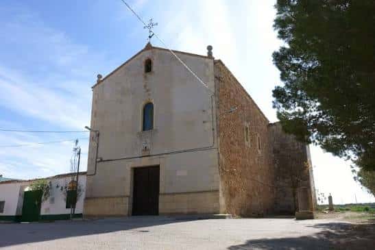 Vista exterior del Convento de Santa María del Campo Rus en un día soleado