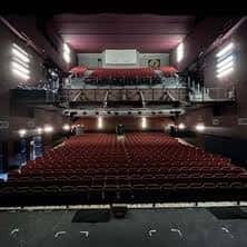 Vista general del interior del teatro desde el escenario