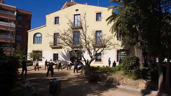 Actividades al aire libre en los jardines del Centre Cívic Can Castelló