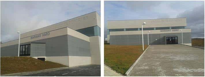 Vista exterior del Pabellón Mariano Haro mostrando su fachada moderna y entrada principal