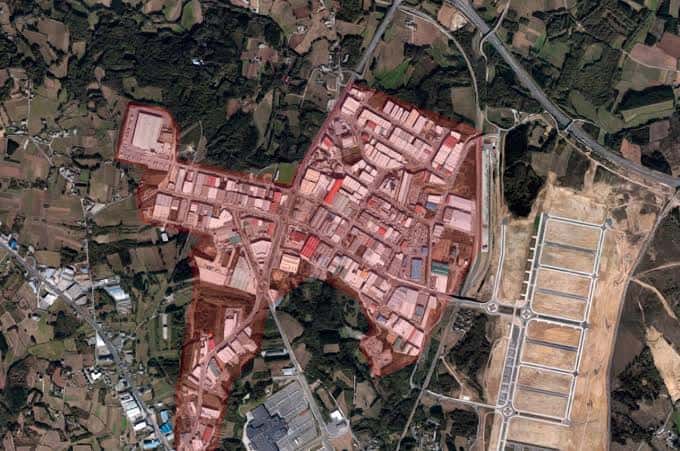 Vista aérea del Polígono Industrial O Ceao en Lugo, mostrando la distribución de naves industriales y zonas verdes circundantes