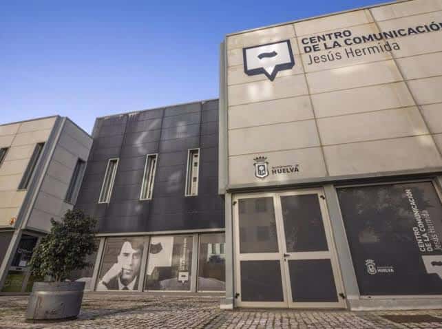 Vista exterior del Centro de la Comunicación Jesús Hermida en Huelva