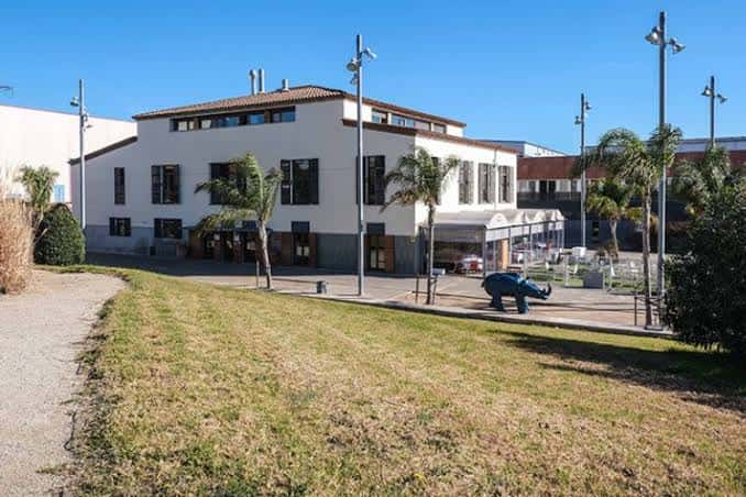Fachada principal del edificio de Cal Mingo en Viladecans