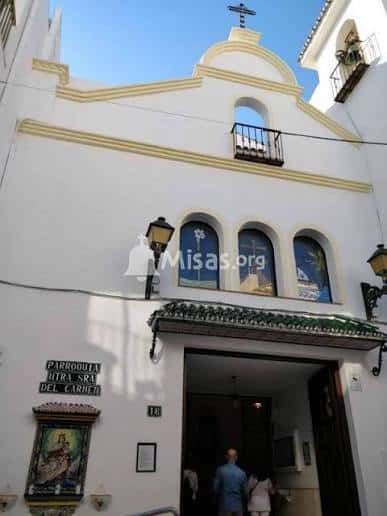 Vista exterior de la fachada de la Parroquia de Nuestra Señora del Carmen en Torremolinos