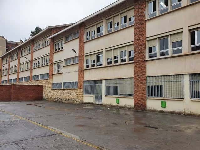 Fachada lateral del edificio del Instituto Andrés Laguna en Segovia