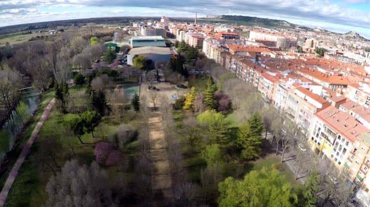 Vista aérea de las Huertas del Obispo y su entorno urbano en Palencia