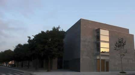 Vista exterior del Centre Cívic Nord al atardecer