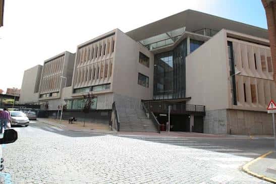 Fachada exterior del edificio del Campus María Zambrano