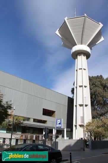 Torre de agua icónica en la Plaza Catalunya de El Prat de Llobregat