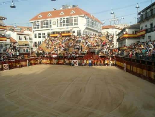Vista general de la Plaza de Toros de Arganda del Rey con el público en las gradas