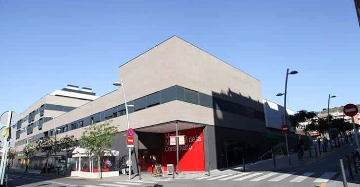 Fachada exterior del Mercado de la Constitució en Viladecans