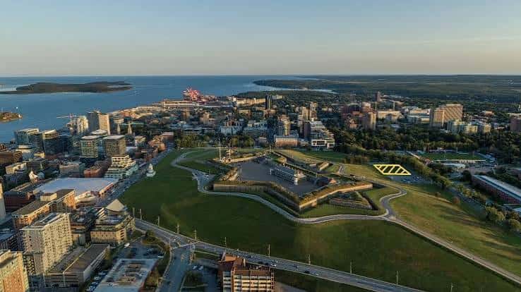 Vista panorámica de Halifax con Garrison Grounds y la Ciudadela en primer plano