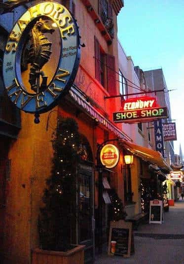 Vista exterior del Seahorse Tavern en Halifax