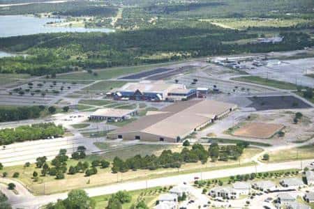 Vista aérea del complejo del Travis County Exposition Center y sus alrededores