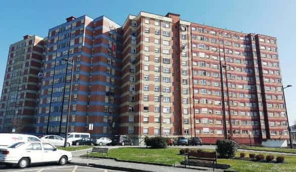 Vista exterior de los edificios residenciales Torres Pando en Pumarín, Oviedo