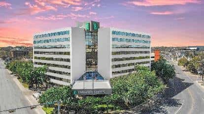 Vista aérea del Embassy Suites by Hilton Austin Downtown South Congress al atardecer