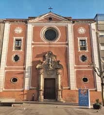 Vista frontal de la fachada de la Iglesia de Santa Anna en Mataró