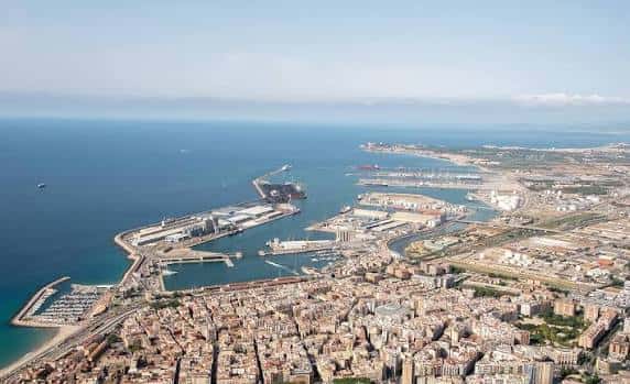 Vista aérea panorámica del Puerto de Tarragona y la ciudad