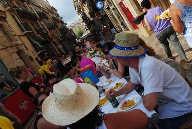 Comida popular en la calle durante la fiesta