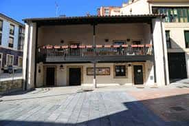 Fachada de la Casa del Chino en un día soleado